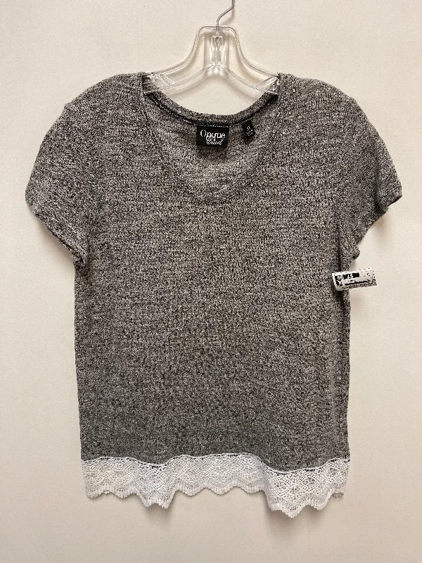 Top Short Sleeve By Onque In Grey, Size: M